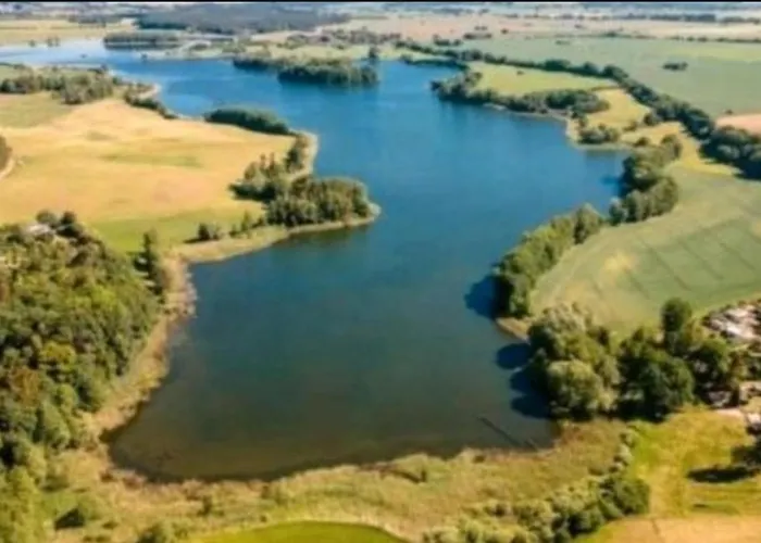 Camping - Wohnmobilstellplatz In Der Mecklenburgischen Seenplatte Strom & Wasser Vor Ort