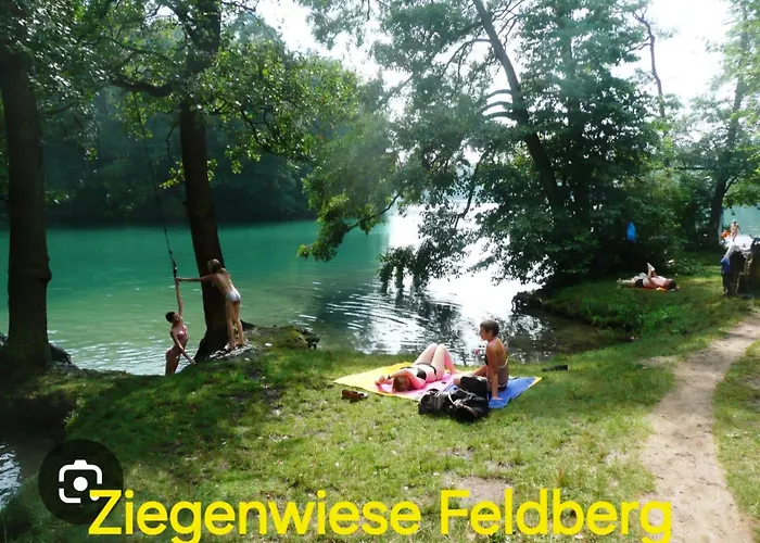 Camping - Wohnmobilstellplatz In Der Mecklenburgischen Seenplatte Strom & Wasser Vor Ort